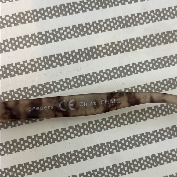 Peepers Grey Chic Tortoiseshell Reader Glasses - Picture 12 of 16